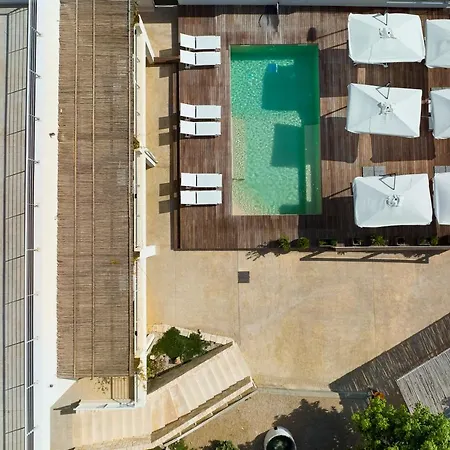 Mercury Hotel *